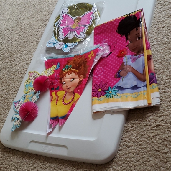 Bundle of Fancy Nancy theme party decor - Picture 1 of 10